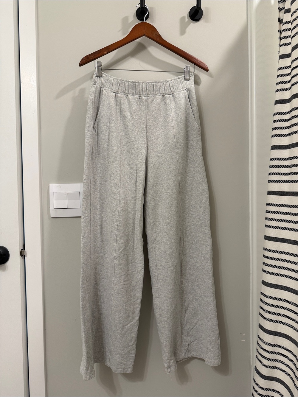 Abercrombie Light Gray Wide-Leg Sweatpants